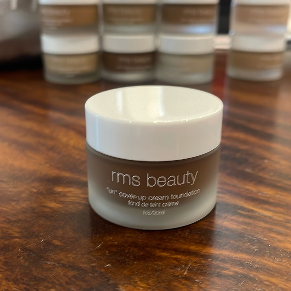 RMS beauty “un” cover-up cream foundation SHADE 111

Retailer for RMS beauty